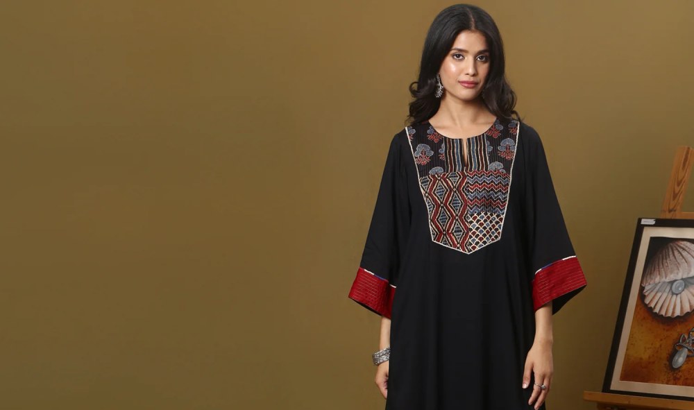 Ajrakh Kurti Manufacturer from Kutch – Authentic Prints & Handmade Mirror Work